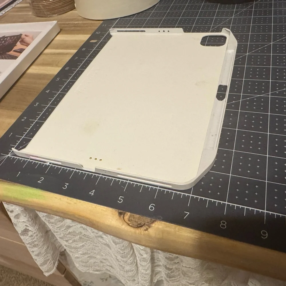 SwitchEasy CoverBuddy iPad Case - White